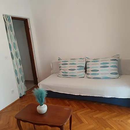 App Karmen With Privat Parking *