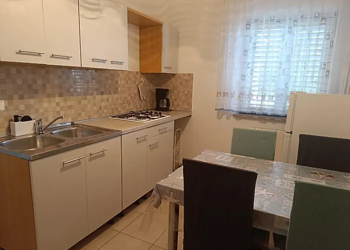 App Karmen With Privat Parking Apartman