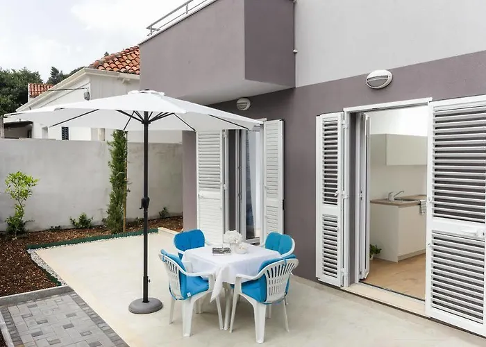 App Karmen With Privat Parking *