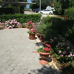 App Karmen With Privat Parking شقة