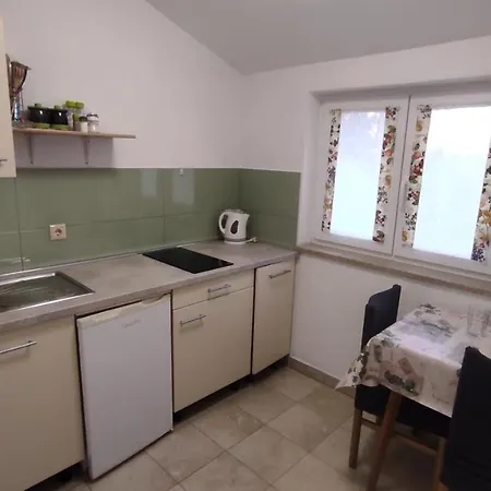 App Karmen With Privat Parking * Πόρετς