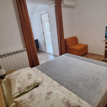 App Karmen With Privat Parking Διαμέρισμα