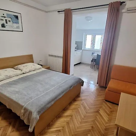 App Karmen With Privat Parking *