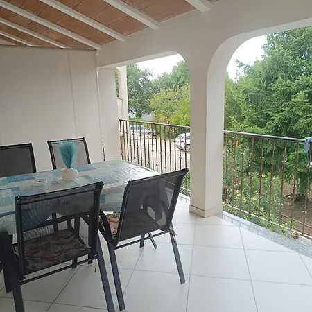 App Karmen With Privat Parking Πόρετς