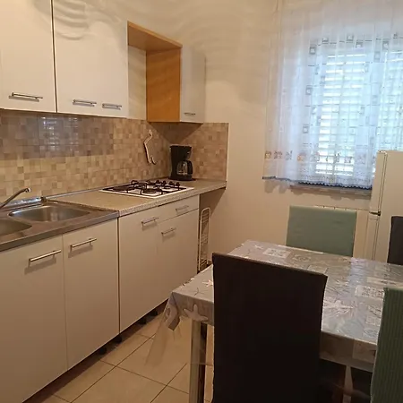 App Karmen With Privat Parking Appartamento