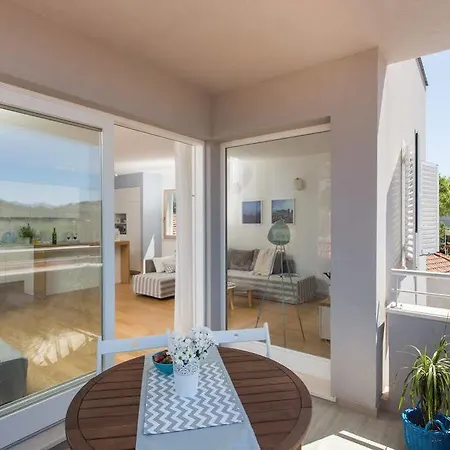 Διαμέρισμα App Karmen With Privat Parking