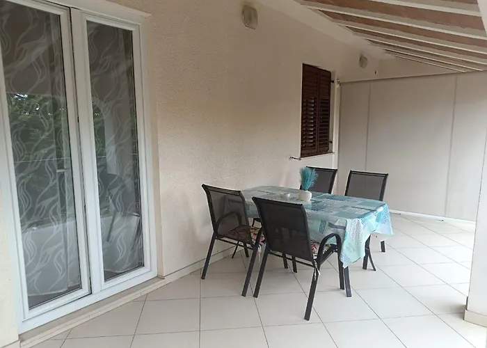 App Karmen With Privat Parking Appartement