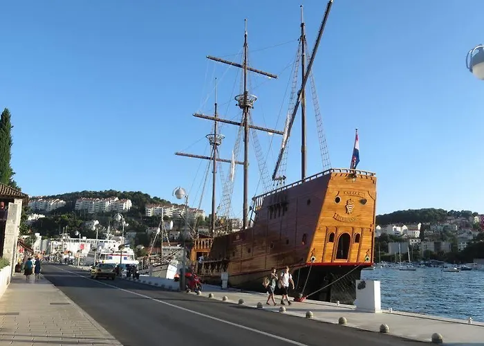 App Karmen With Privat Parking Poreč